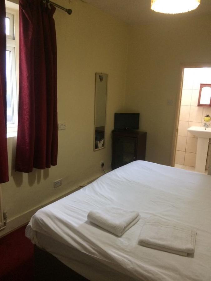 Harrow Bed & Breakfast Харроу Экстерьер фото