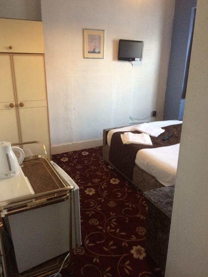 Harrow Bed & Breakfast Харроу Экстерьер фото